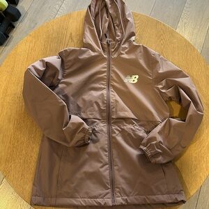 NWOT women's new balance windbreaker size small